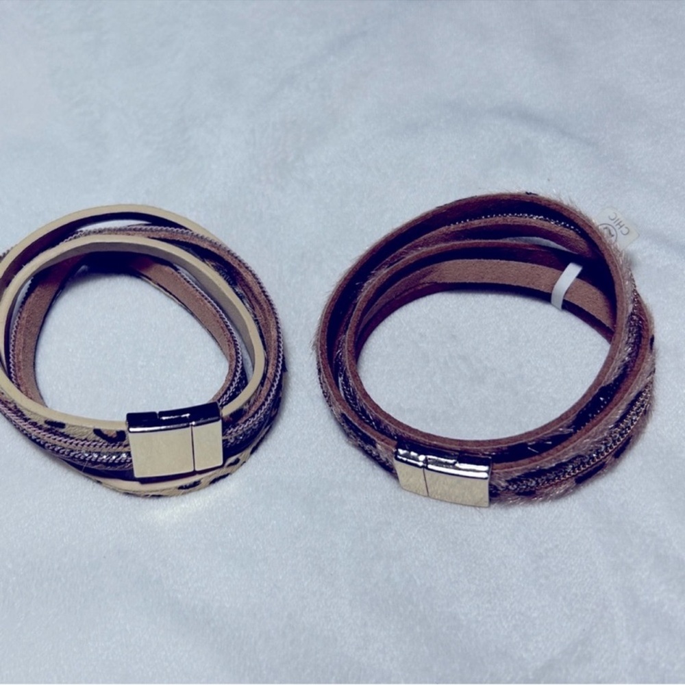 🤎BRAND NEW🤎 Chic Wrap Around
Animal Print, Leather and Diamond Bracelets (2)